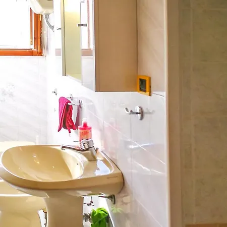 Lovely In With Kitchen Apartment *